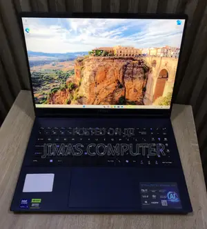 Laptop MSI Stealth 16 AI Studio 64GB Intel Core Ultra 9 SSD 2T