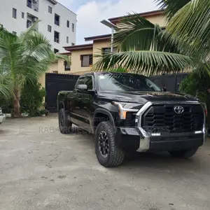 Toyota Tundra SR5 CrewMax 5.5' Bed 2024 Black