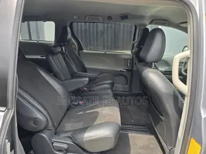 Toyota Sienna SE FWD 8-Passenger 2013 Silver