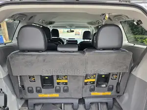 Toyota Sienna SE FWD 8-Passenger 2013 Silver