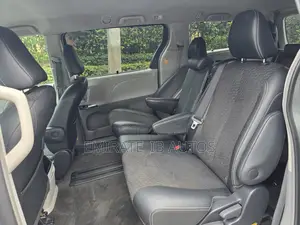 Toyota Sienna SE FWD 8-Passenger 2013 Silver