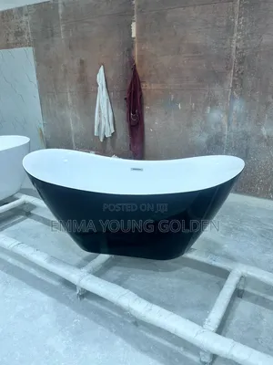 Luxury Bath Tub Black and White