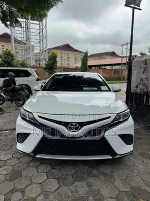 Toyota Camry 2018 White