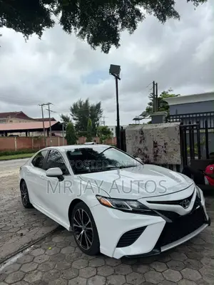 Toyota Camry 2018 White