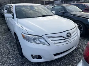 Toyota Camry LE 4dr Sedan (2.5L 4cyl 6AM) 2010 White