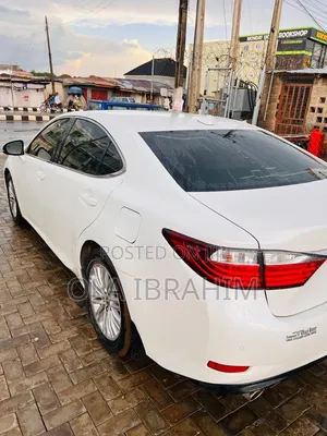 Lexus ES 2015 White