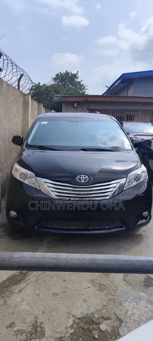 Toyota Sienna 2012 Black