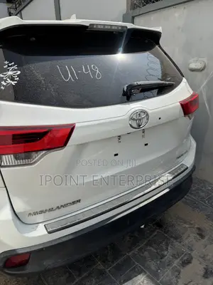 Toyota Highlander XLE 4x4 V6 (3.5L 6cyl 8A) 2018 White