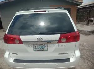 Toyota Sienna 2005 White