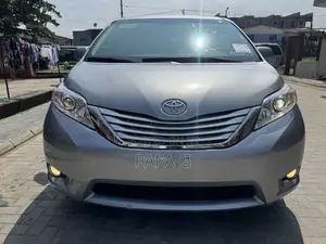 Toyota Sienna Limited 7 Passenger 2011 Silver