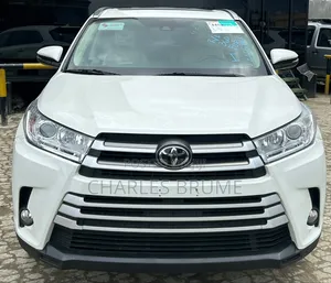 Toyota Highlander XLE 4x4 V6 (3.5L 6cyl 8A) 2017 White