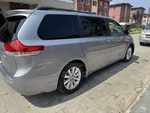 Toyota Sienna Limited 7 Passenger 2011 Silver