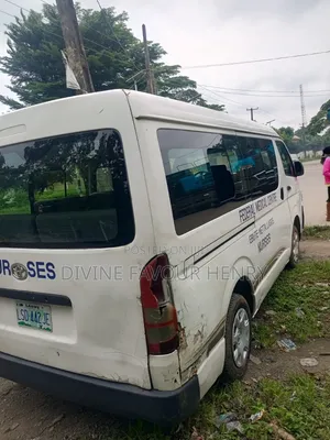 Toyota HiAce 2010 White