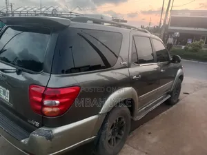 Toyota Sequoia 2004 Gray