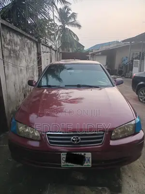 Toyota Camry LE 4dr Sedan (2.2L 4cyl 4A) 2000 Red