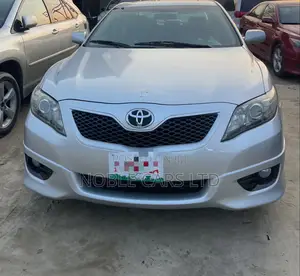 Toyota Camry SE 4dr Sedan (2.5L 4cyl 6A) 2011 Silver