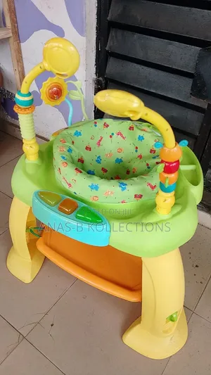 Singing Baby Jumpero Seater