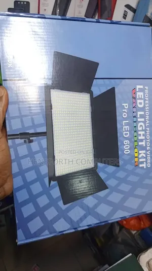 Rechargeable Pro Led 600 and Tripod Stand