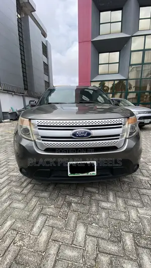 Ford Explorer XLT 4dr 4x4 (3.5L 6cyl 6A) 2011 Gray