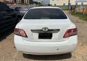 Toyota Camry LE 4dr Sedan (2.5L 4cyl 6AM) 2010 White