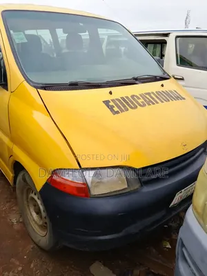 Toyota HiAce 2004 Yellow