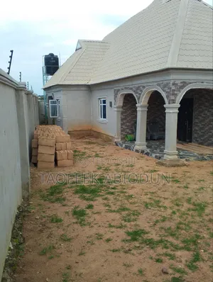 3bdrm Bungalow in Osogbo Housing, Olorunda-Osun for sale