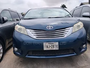 Toyota Sienna 2012 Blue