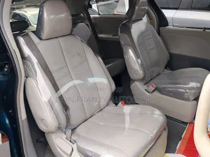 Toyota Sienna 2012 Blue