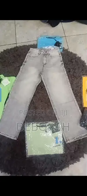 Dee Dee's Clothing (Baggy Jeans and T Shirts)