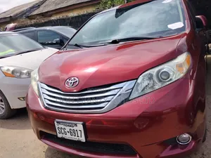 Toyota Sienna 2012 Red