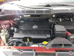 Toyota Sienna 2012 Red