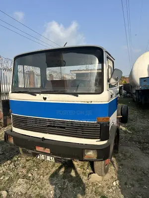 Mercedes-Benz LK/LN2 709 Chassis Cab (Manual)