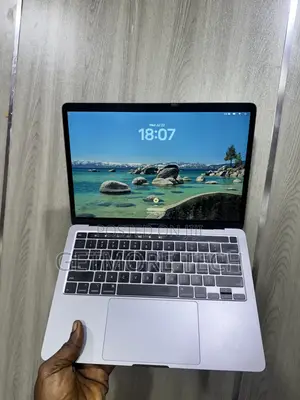 Laptop Apple MacBook Pro 2020 16GB Intel Core i7 SSD 1T