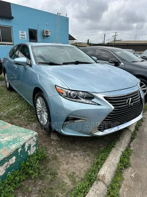 Lexus ES 2015 Blue