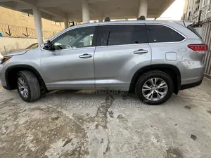 Toyota Highlander XLE 4dr SUV AWD (3.5L 6cyl 6A) 2014 Gray