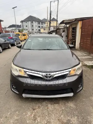 Toyota Camry XLE 4dr Sedan (2.5L 4cyl 6A) 2013 Gray