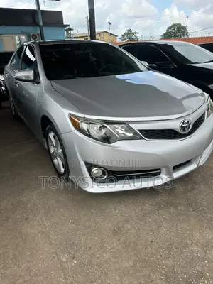 Toyota Camry SE 4dr Sedan (2.5L 4cyl 6A) 2013 Silver
