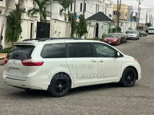 Toyota Sienna 2016 White