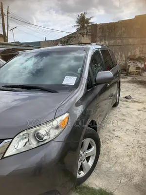 Toyota Sienna 2011 Brown