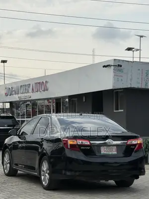 Toyota Camry XLE 4dr Sedan (2.5L 4cyl 6A) 2012 Black