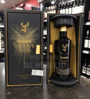 Glenfiddich GRAND CRU 23 Years Cartoon of 3 Bottles