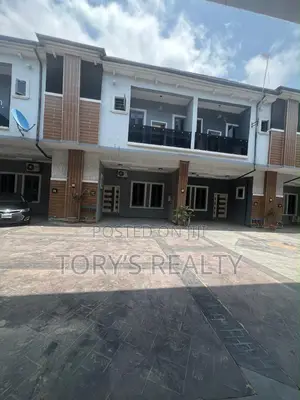 Mini Flat in Chevron for rent