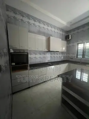 Mini Flat in Chevron for rent