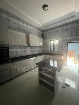 Mini Flat in Chevron for rent