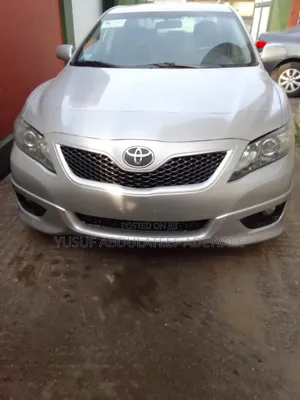 Toyota Camry XLE 4dr Sedan (2.5L 4cyl 6A) 2011 Silver
