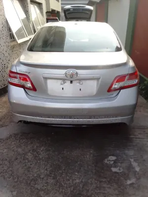 Toyota Camry XLE 4dr Sedan (2.5L 4cyl 6A) 2011 Silver