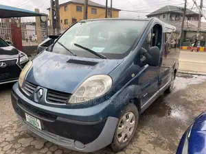 Renault Trafic 2012 Blue