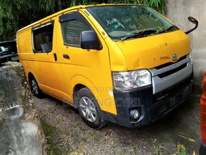 Toyota HiAce 2010 Yellow