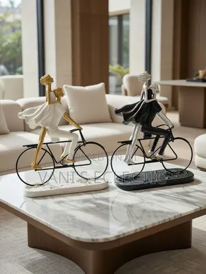 Generic Couple Decorative Figures/Centerpieces