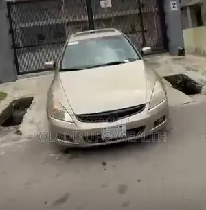 Honda Accord 2004 Gold